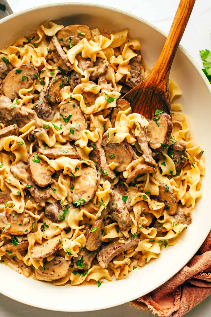 Creamy Spinach and Ground Beef Stroganoff